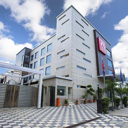 Inde Hotel Chattarpur Nova Deli Exterior foto
