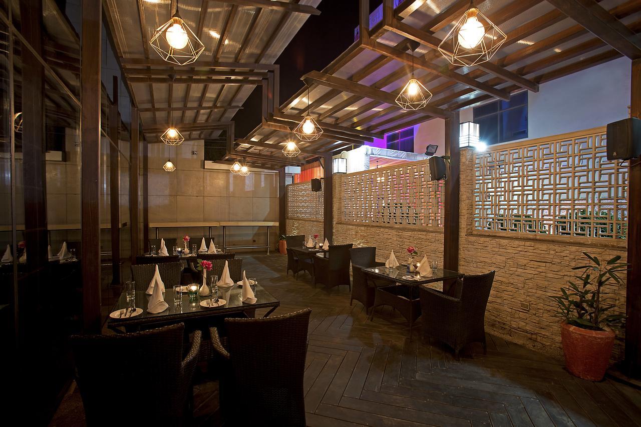 Inde Hotel Chattarpur Nova Deli Exterior foto